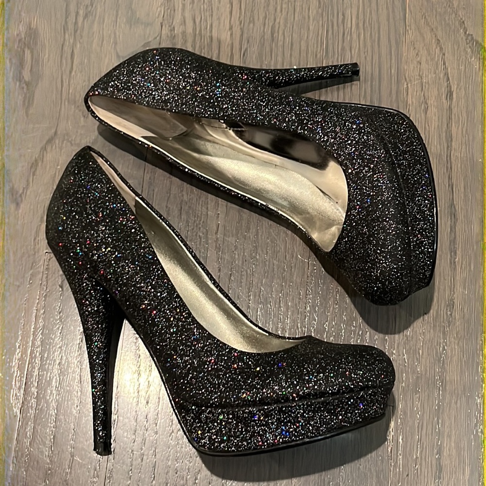 GUESS Wgkarise Iridescent Glitter Heels